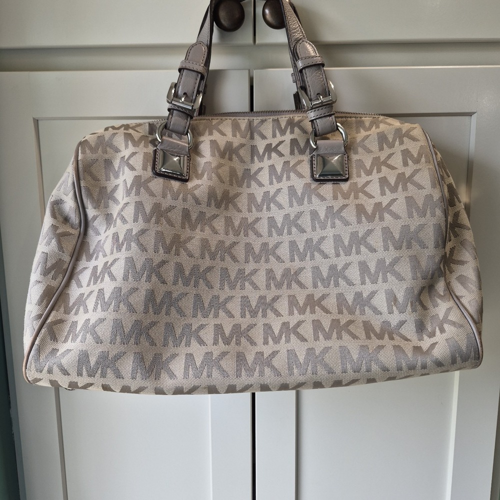 MICHAEL KORS GRAYSON Gray Canvas  Signature Hand/Shoulder Bag - Picture 3 of 8